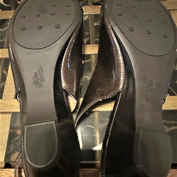 Life Stride Brown Bronze Sling Wedge Heel Sandal Size 11B - Picture 5 of 5